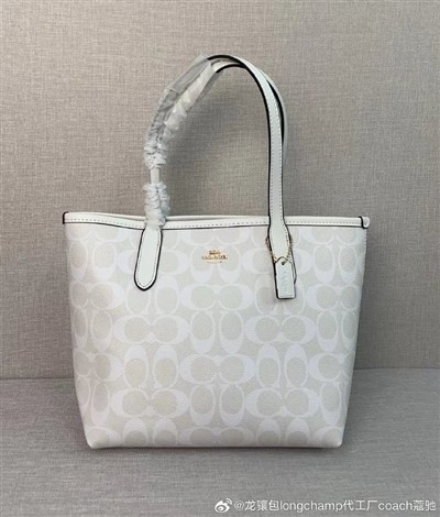 Пляж довгий час