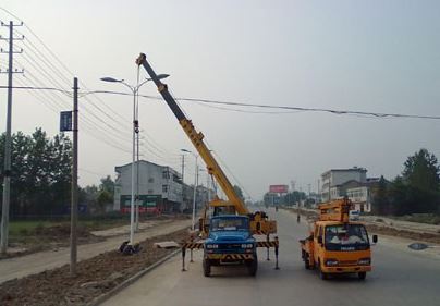 Сонячна вулична лампа все ще в дощові дні?-风向标 -4 组-夏雨